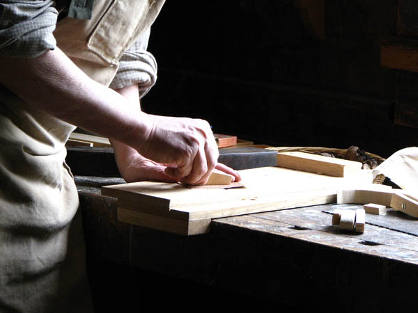Nuestro equipo de profesionales cuenta  con muchos años de contrastada <strong>experiencia</strong> en el sector de la <strong>carpintería de madera en Sarriés/Sartze</strong>.